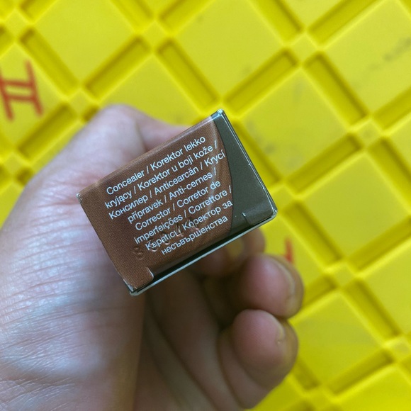 BECCA ultimate coverage longwear concealer 0.21 Oz NUTMEG - Picture 4 of 5